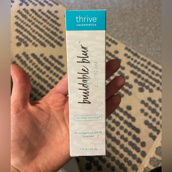 Thrive Causemetics Buildable Blur CC Cream - Picture 1 of 3